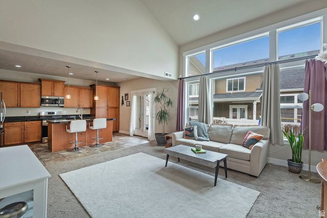 379 E HORSE CREEK DR, Midvale, UT 84047