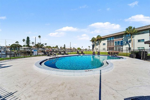 5197 SILENT LOOP 121, New Port Richey, FL 34652