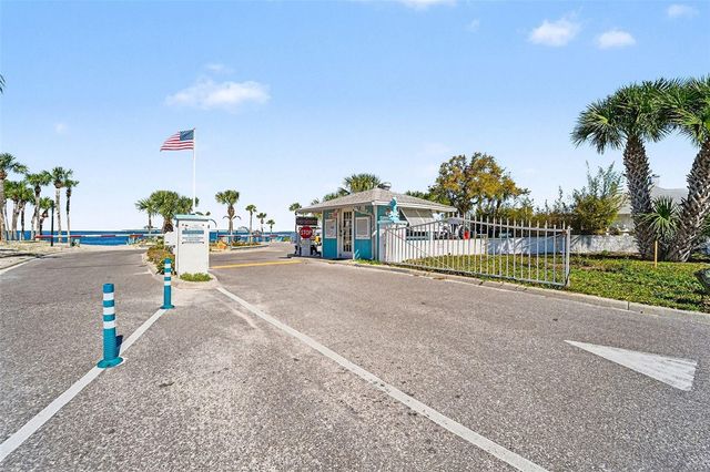 5197 SILENT LOOP 121, New Port Richey, FL 34652