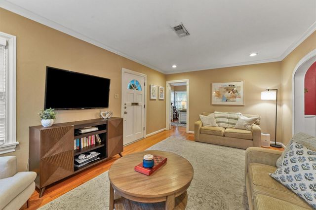 2323 Bartlett Street, Houston, TX 77098