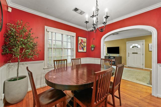 2323 Bartlett Street, Houston, TX 77098