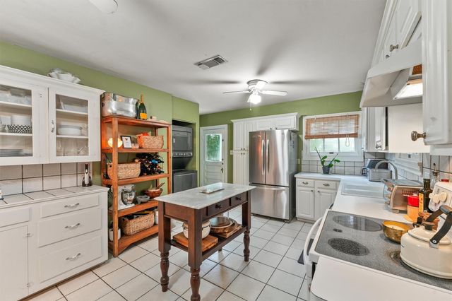 2323 Bartlett Street, Houston, TX 77098