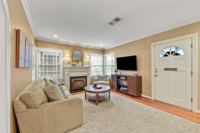 2323 Bartlett Street, Houston, TX 77098