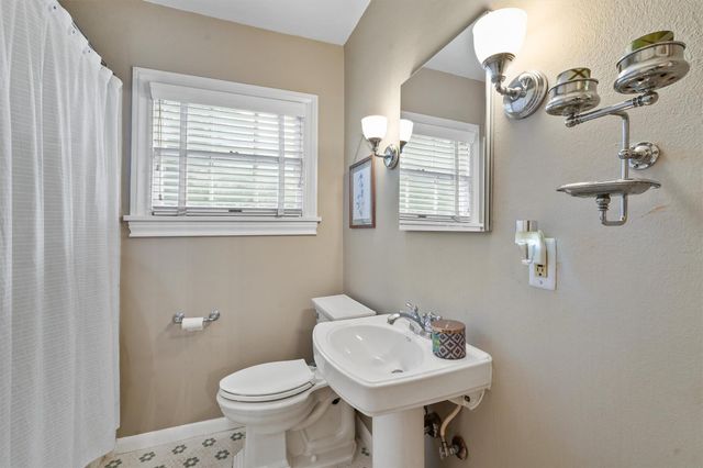 2323 Bartlett Street, Houston, TX 77098
