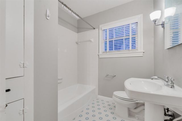 2323 Bartlett Street, Houston, TX 77098