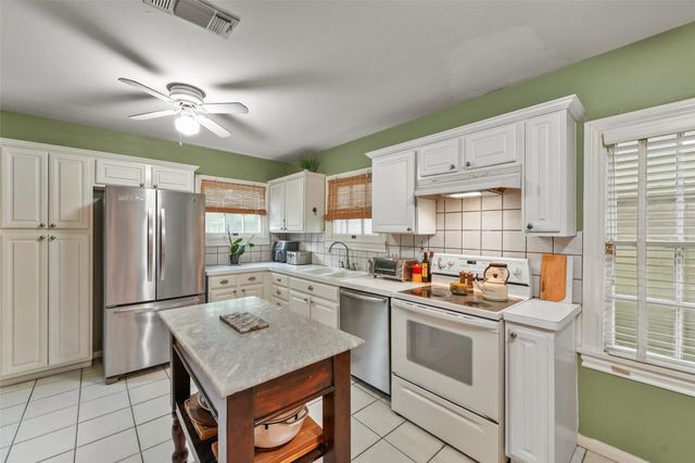 2323 Bartlett Street, Houston, TX 77098