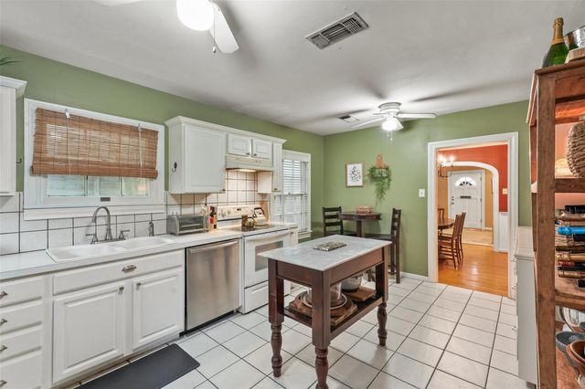2323 Bartlett Street, Houston, TX 77098