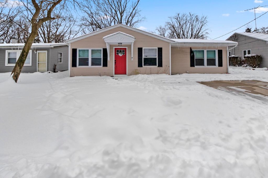 309 Michigami Trail, Porter, IN 46304