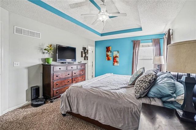 8528 N AVA Avenue, Kansas City, MO 64154