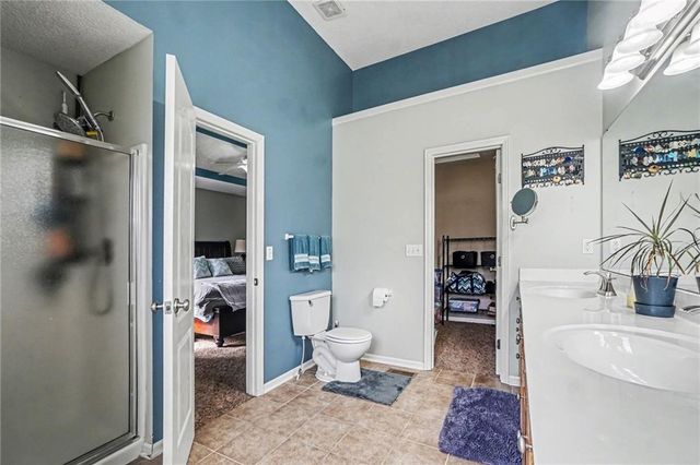 8528 N AVA Avenue, Kansas City, MO 64154