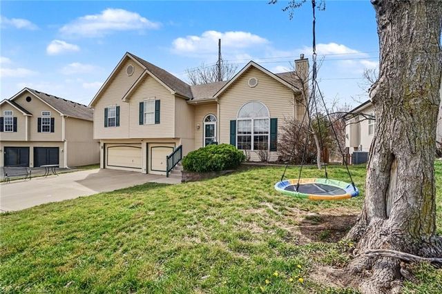 8528 N AVA Avenue, Kansas City, MO 64154