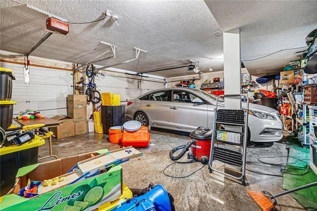 8528 N AVA Avenue, Kansas City, MO 64154