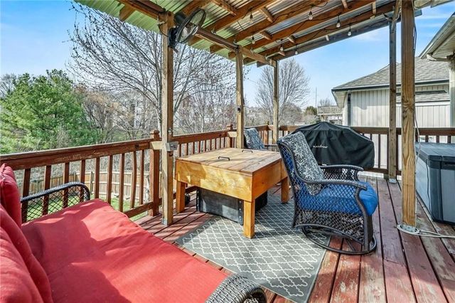 8528 N AVA Avenue, Kansas City, MO 64154