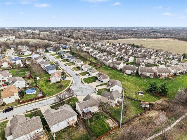 8528 N AVA Avenue, Kansas City, MO 64154