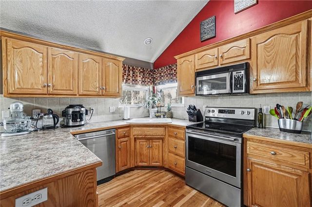 8528 N AVA Avenue, Kansas City, MO 64154