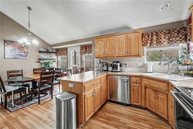 8528 N AVA Avenue, Kansas City, MO 64154