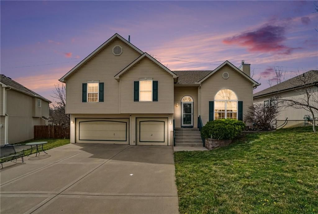 8528 N AVA Avenue, Kansas City, MO 64154