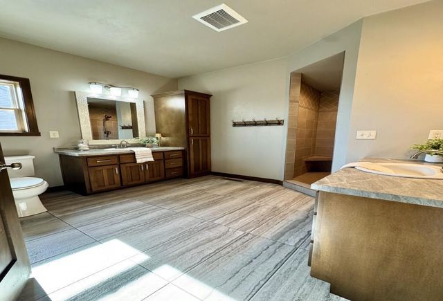 1342 BUCKYS, Green Bay, WI 54313