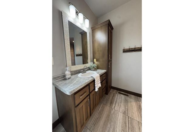 1342 BUCKYS, Green Bay, WI 54313