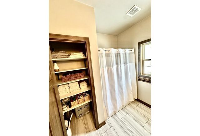 1342 BUCKYS, Green Bay, WI 54313