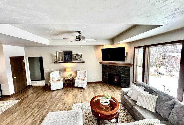 1342 BUCKYS, Green Bay, WI 54313