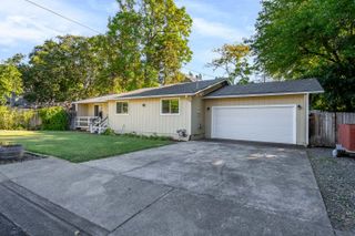 1337 NW Gilbert Way, Grants Pass, OR 97526