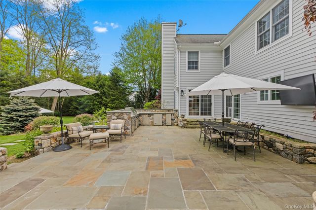 6 Round House Court, Bedford, NY 10506