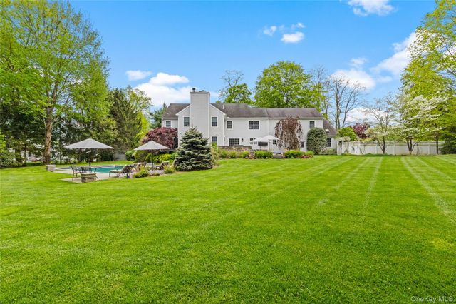 6 Round House Court, Bedford, NY 10506