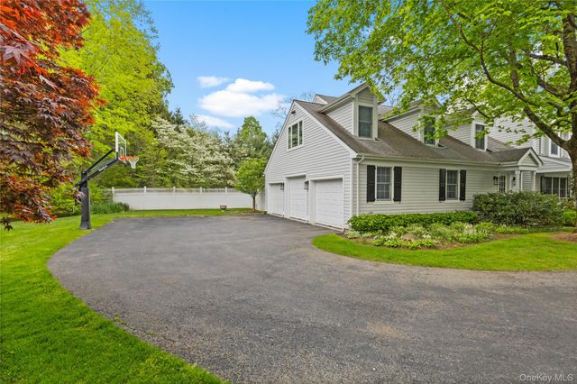 6 Round House Court, Bedford, NY 10506
