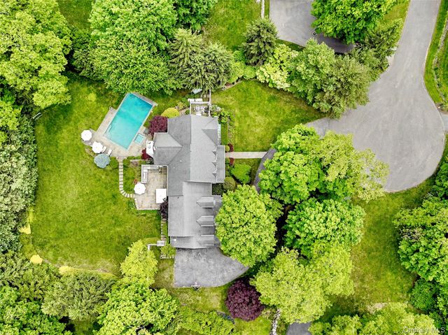 6 Round House Court, Bedford, NY 10506