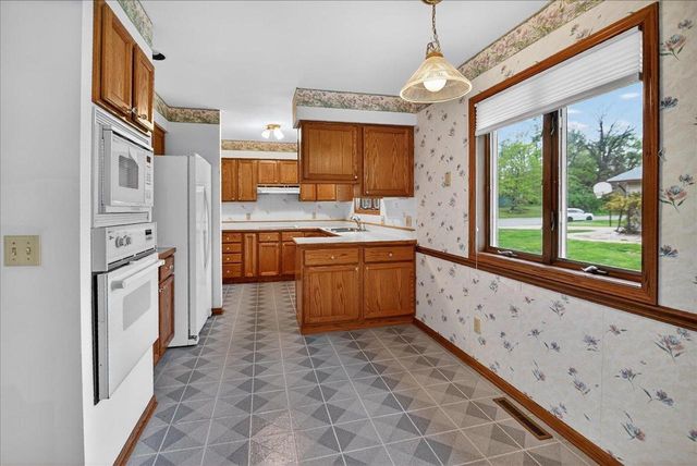 409 Netherwood Street, Oregon, WI 53575
