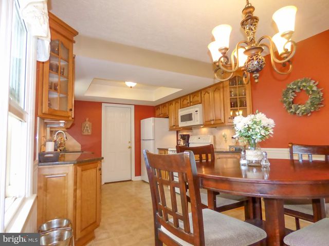4325 PINEWOOD LN, York, PA 17402