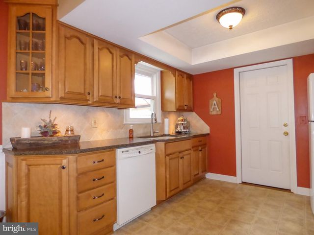 4325 PINEWOOD LN, York, PA 17402