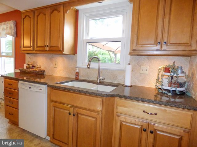 4325 PINEWOOD LN, York, PA 17402