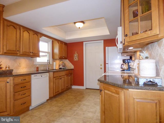 4325 PINEWOOD LN, York, PA 17402