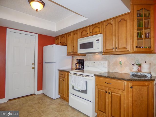 4325 PINEWOOD LN, York, PA 17402