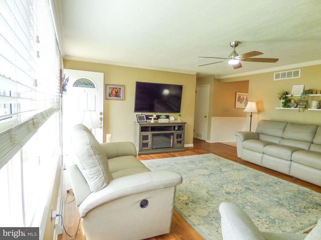 4325 PINEWOOD LN, York, PA 17402