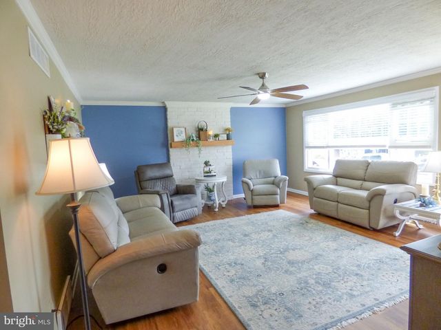 4325 PINEWOOD LN, York, PA 17402