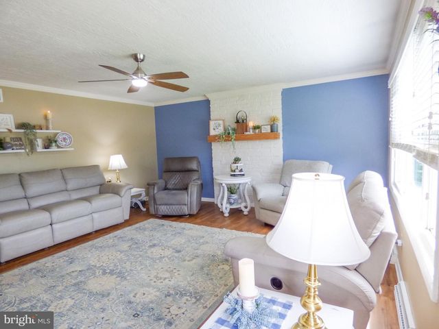 4325 PINEWOOD LN, York, PA 17402