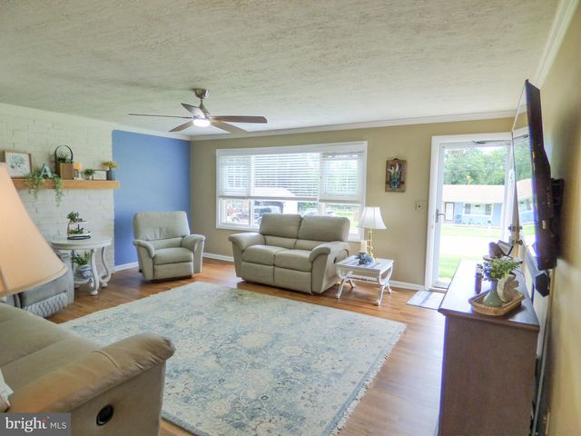 4325 PINEWOOD LN, York, PA 17402