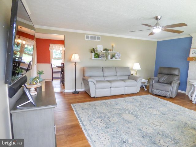 4325 PINEWOOD LN, York, PA 17402