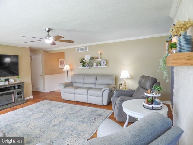 4325 PINEWOOD LN, York, PA 17402