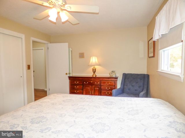 4325 PINEWOOD LN, York, PA 17402
