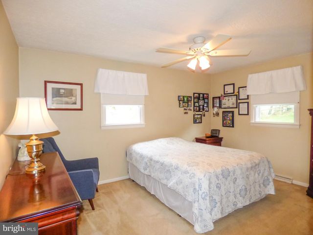 4325 PINEWOOD LN, York, PA 17402