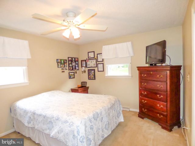 4325 PINEWOOD LN, York, PA 17402