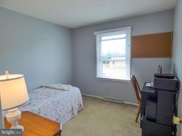 4325 PINEWOOD LN, York, PA 17402