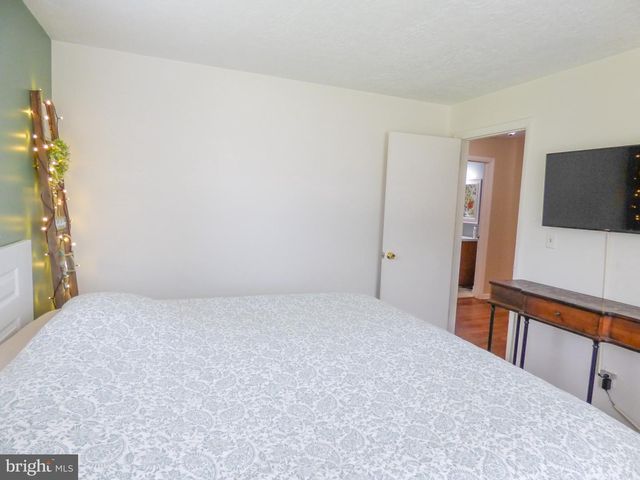 4325 PINEWOOD LN, York, PA 17402