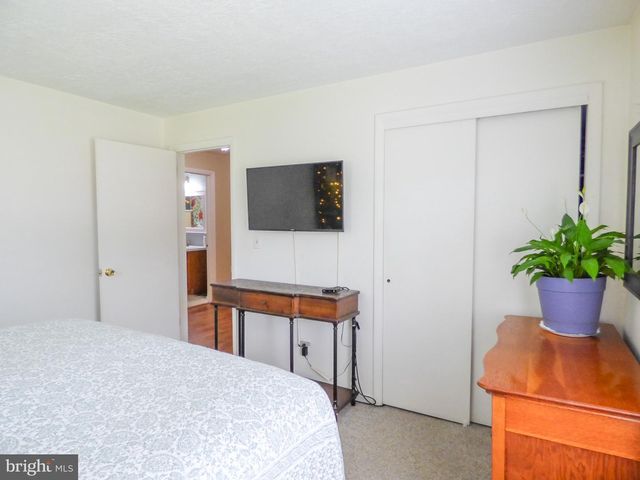 4325 PINEWOOD LN, York, PA 17402