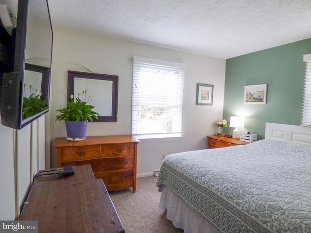 4325 PINEWOOD LN, York, PA 17402