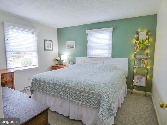 4325 PINEWOOD LN, York, PA 17402